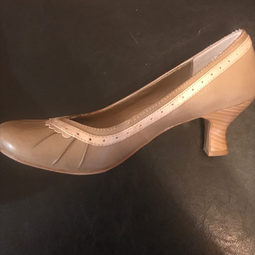 Mudd Mary Jane Pumps